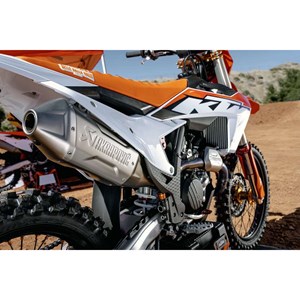 Akrapovic ?Racing Line?